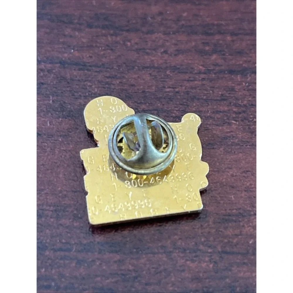 Walmart Salutes WWII Memorial Lapel Hat Pin‎